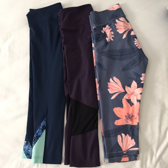 Under Armour Pants - Bundle of 3 Pairs Cropped Leggings